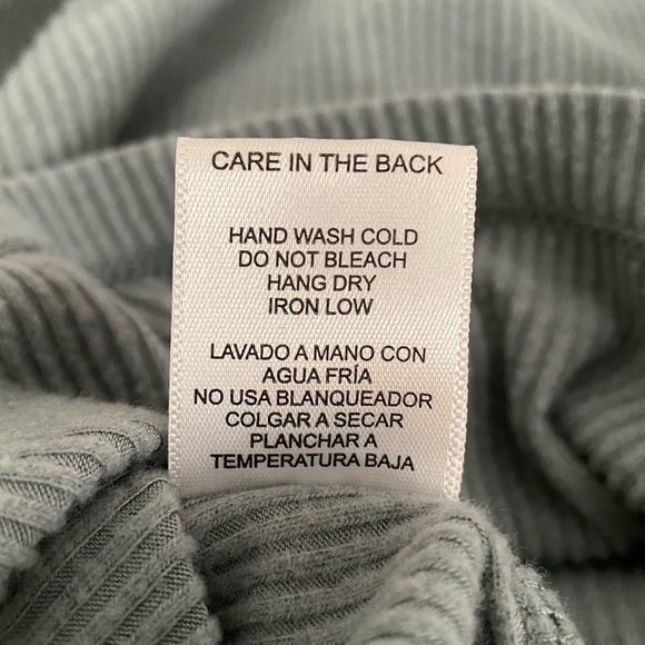 Cropped Ribbed Henley Shirt - Picture 4 of 4